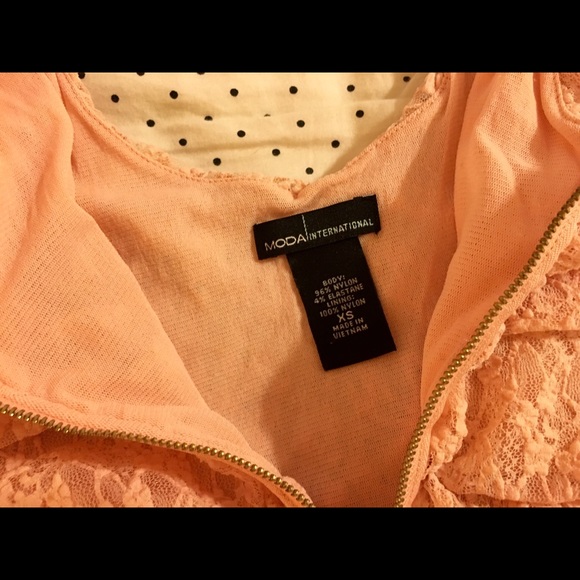 Moda International top - Picture 3 of 3